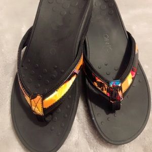 Vionic High Tide Floral Size 8